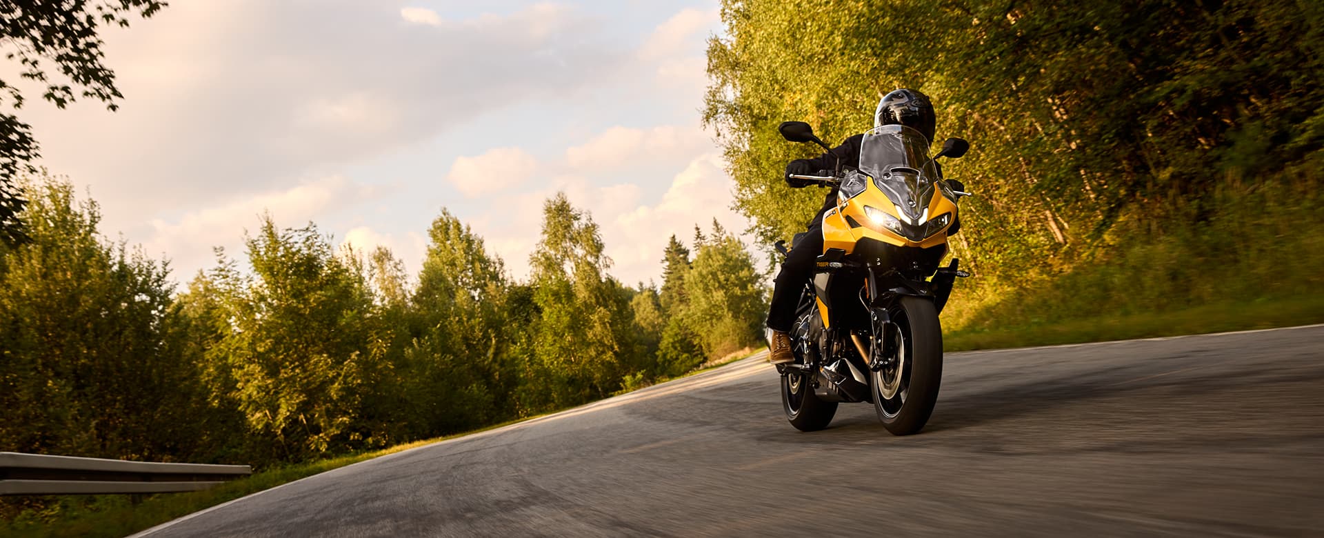 Triumph Tiger Sport 800 riding shot front view