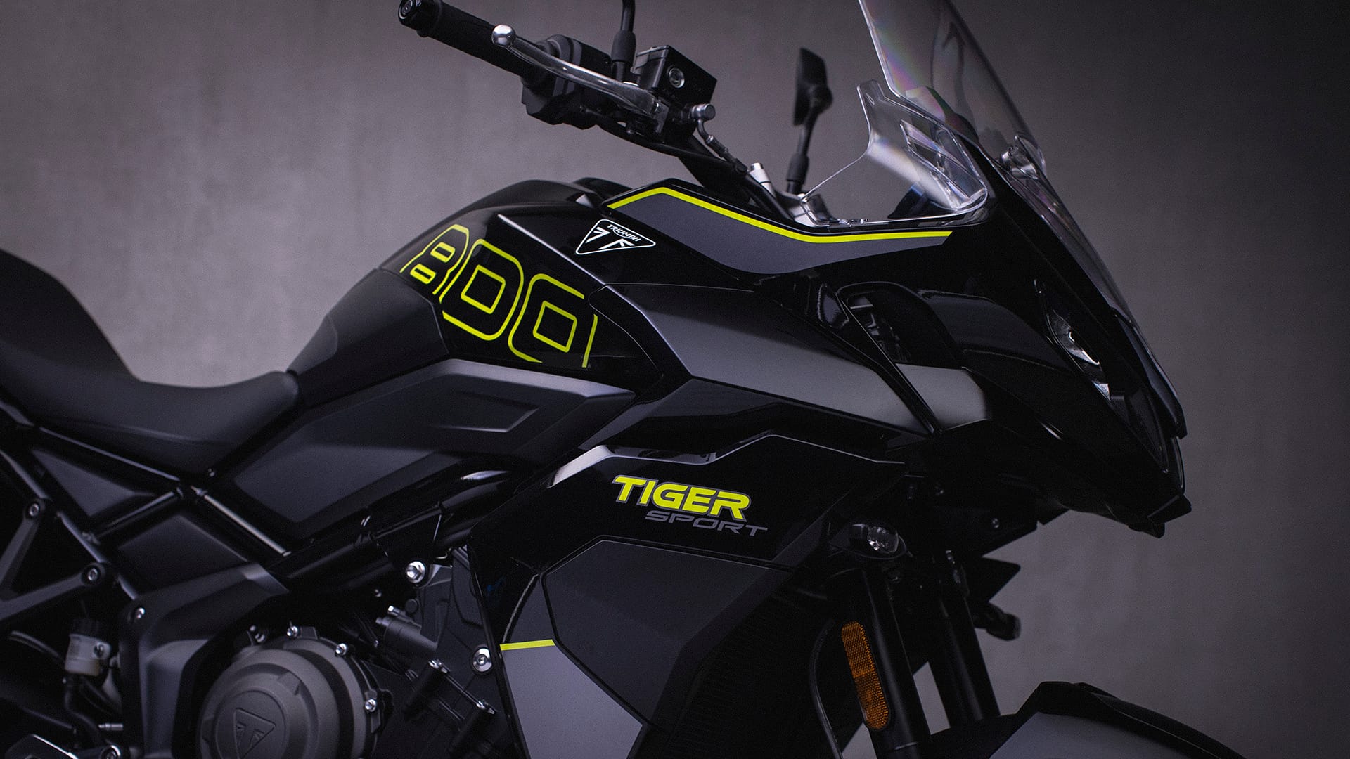 Triumph Tiger Sport 800 in Sapphire Black close up