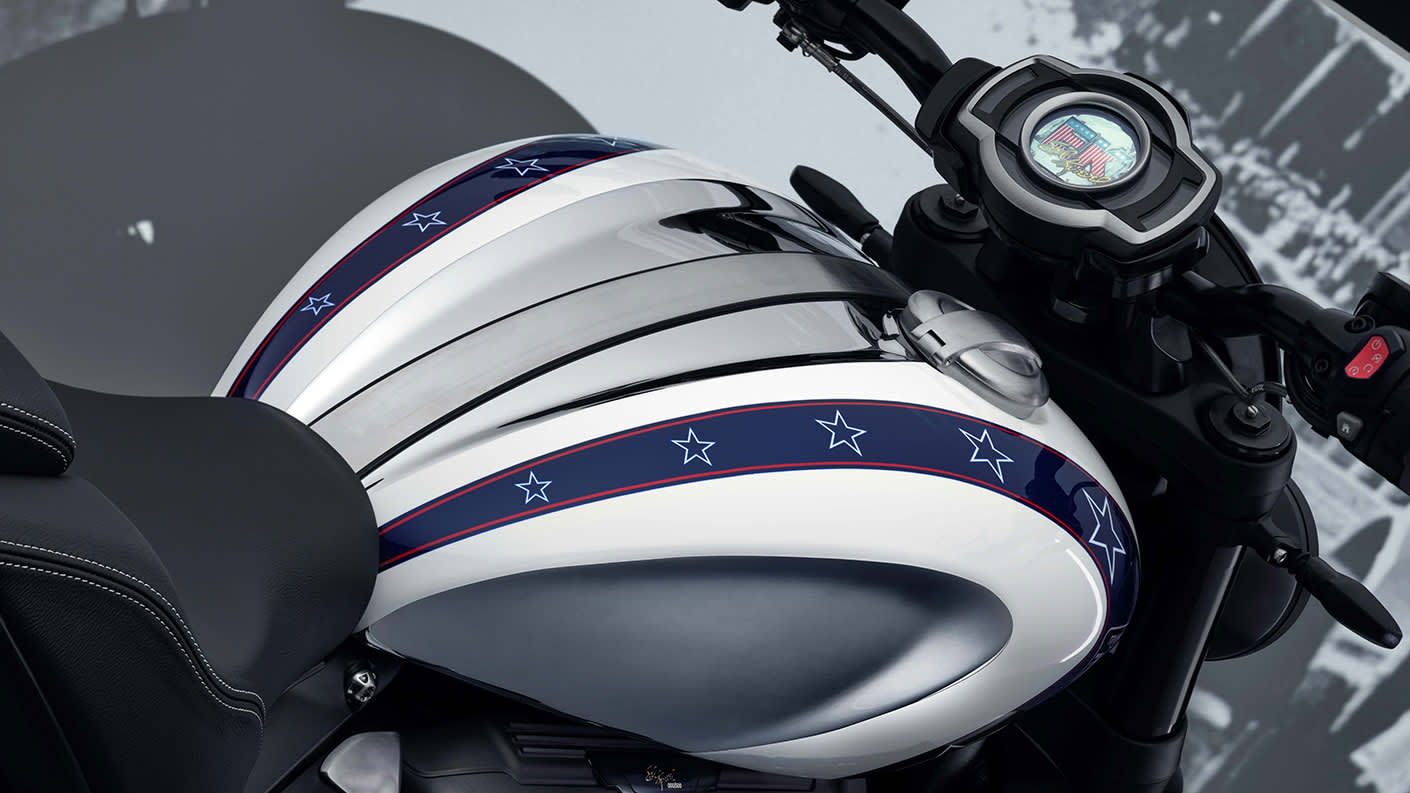 Triumph Rocket 3 R Evel Knievel Edition tank