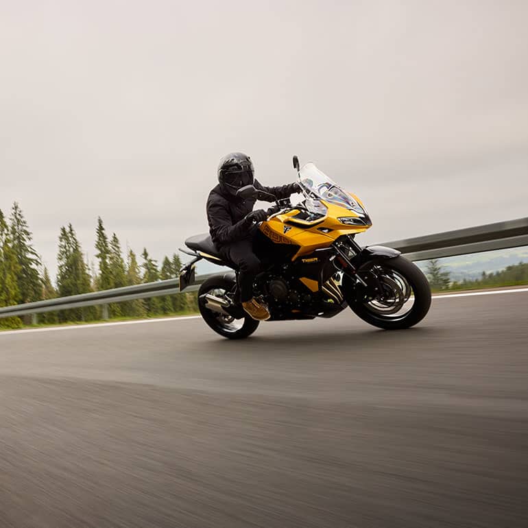 Tiger Sport 800 riding shot