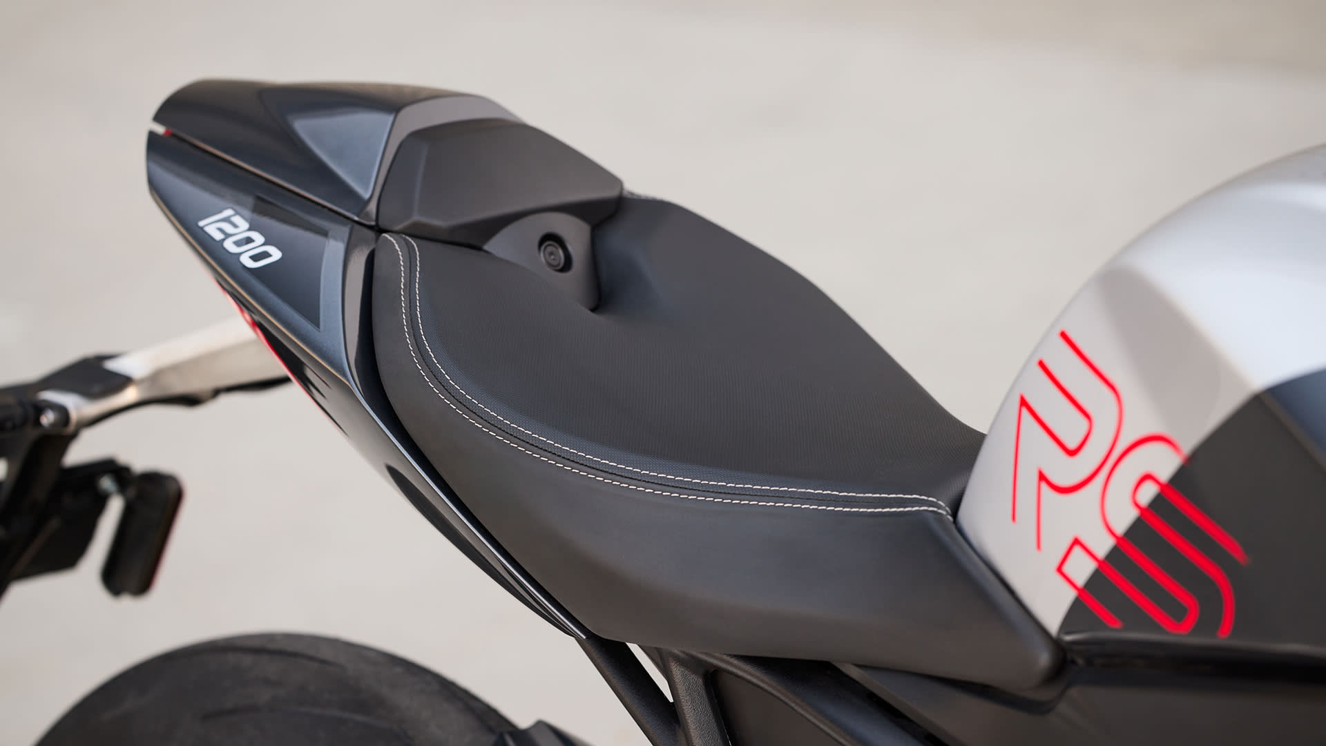 Triumph Speed Triple 1200 RS seat shot