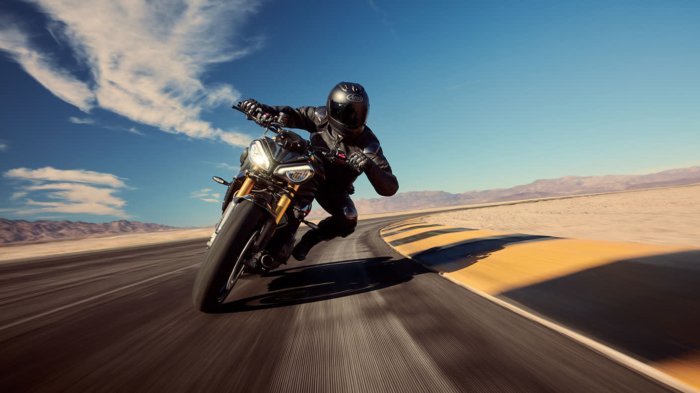 Speed Triple 1200 RS 2025 commanding riding position