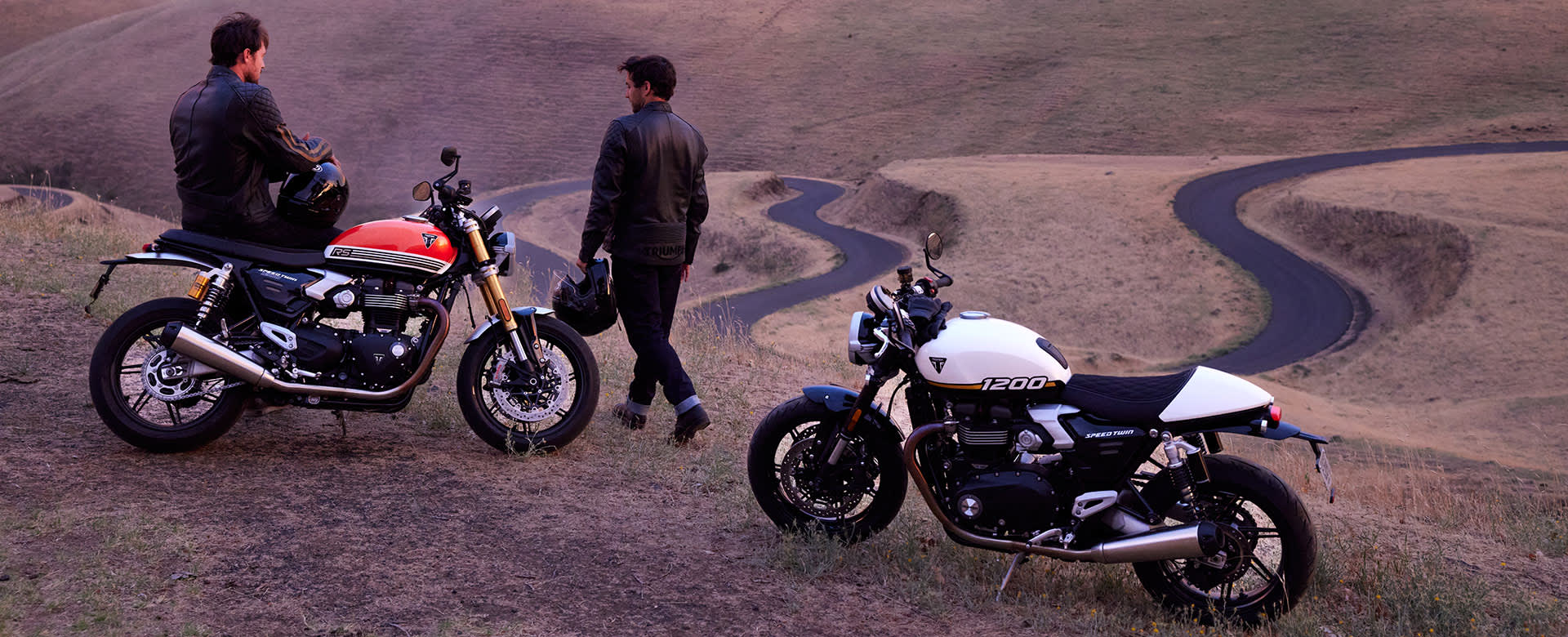 Triumph Speed Twin 1200 and RS on the grass