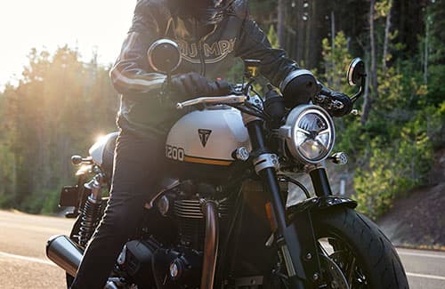 Triumph Speed Twin 1200 with rider close up