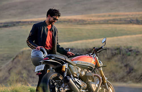 Triumph Speed Twin 1200 RS with rider